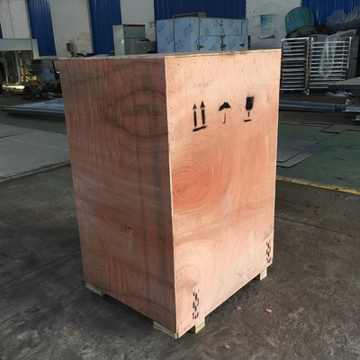 GMP 100-300kg / H كسارة عالمية موفرة للطاقة قابلة للتعديل شبكة الغذاء الطاحن