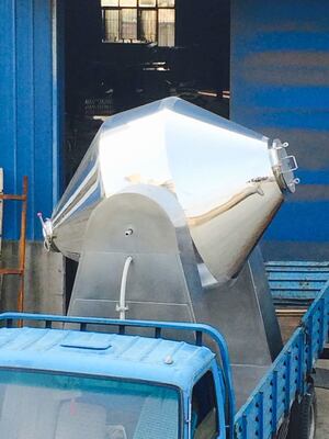 مجفف فراغ مخروطي مزدوج مخصص لتوفير الطاقة والتحكم الدقيق في درجة الحرارة