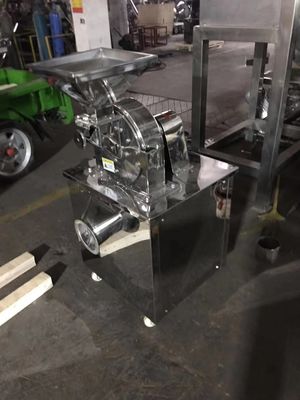 عالية الكفاءة 15KW الفولاذ المقاوم للصدأ كسارة عالمية 1000 * 900 * 1680 مم